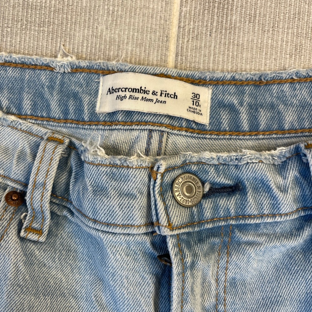 High rise mom jean Abercrombie & Fitch